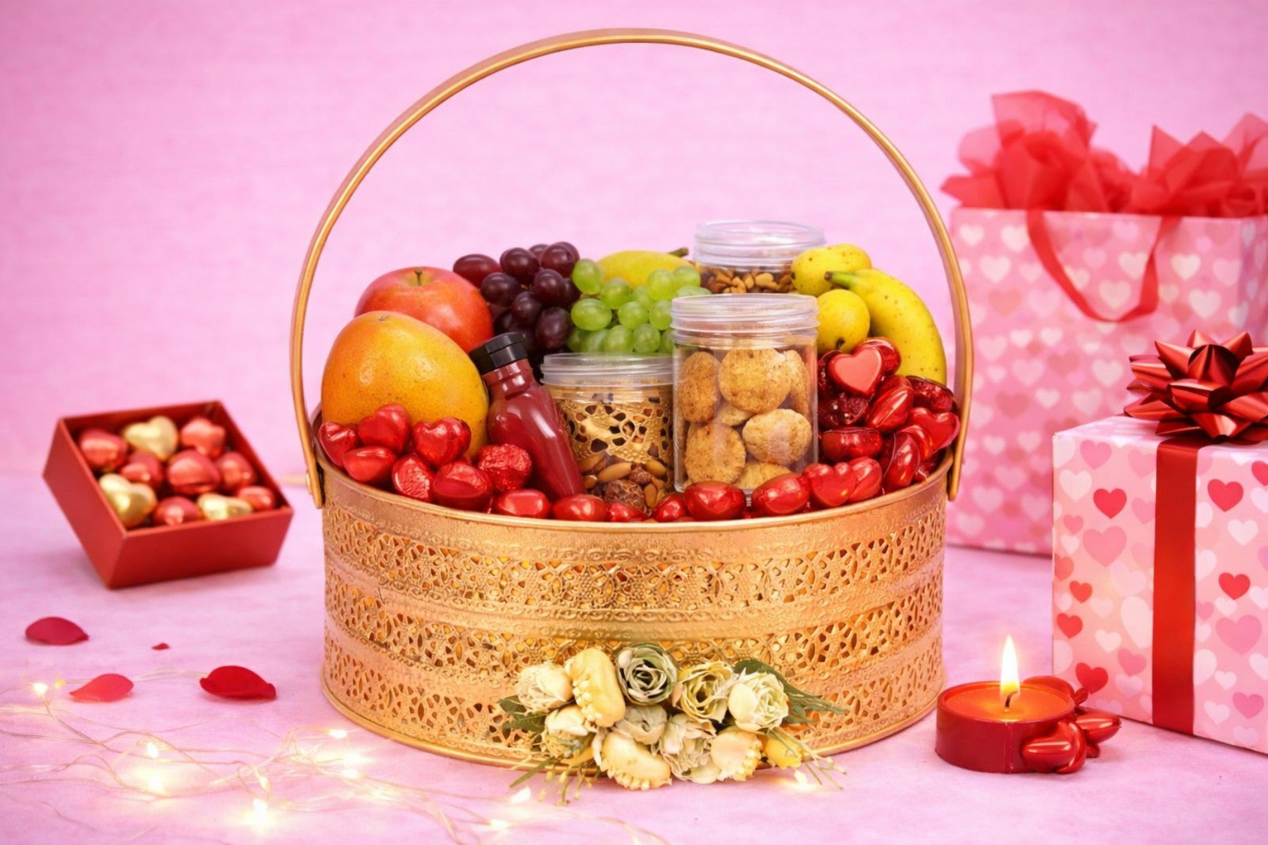 GOLD BASKET WITH HANDLE