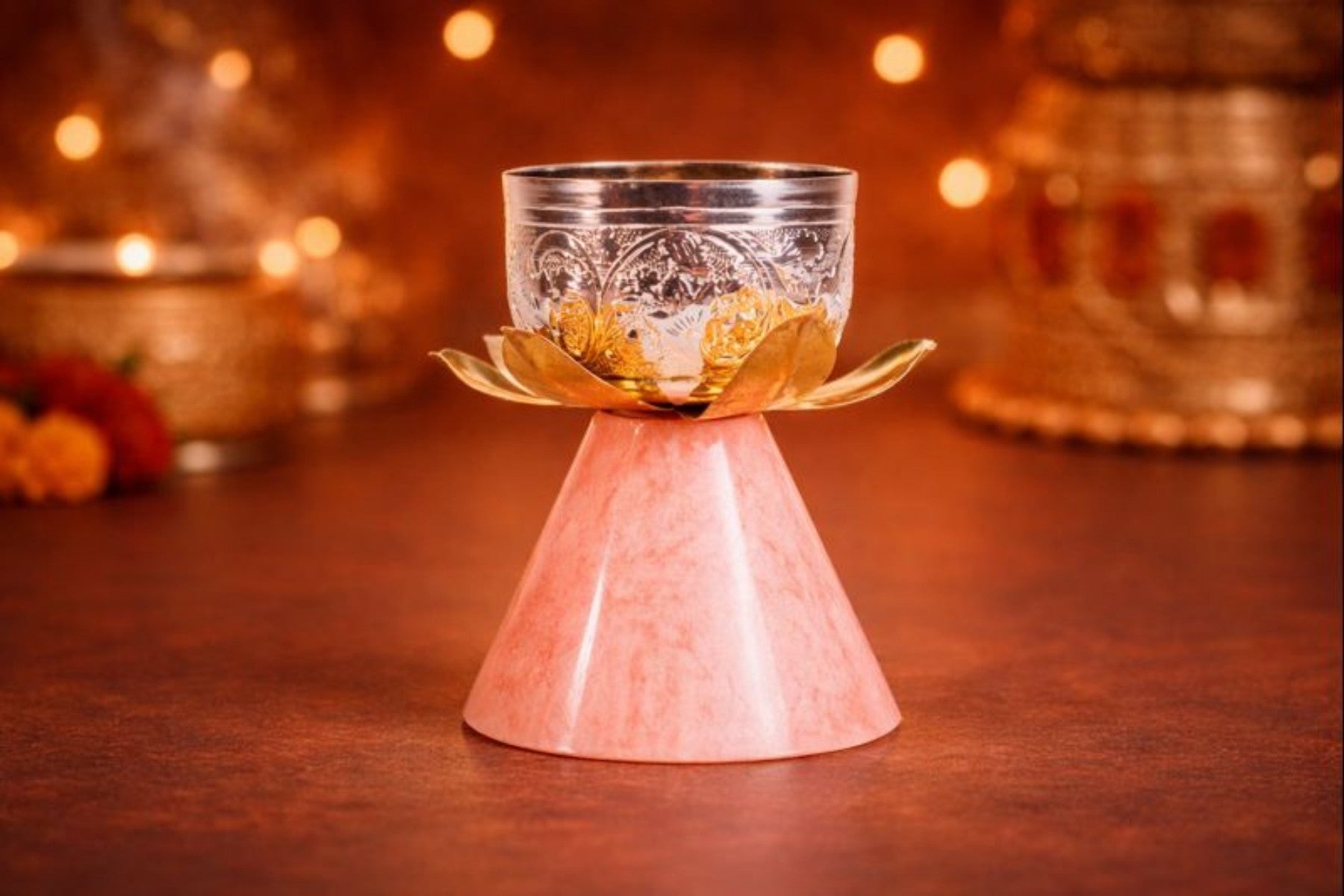 GOLDEN PETAL LOTUS CANDLE HOLDER FOR TABLE DÉCOR & GIFTING