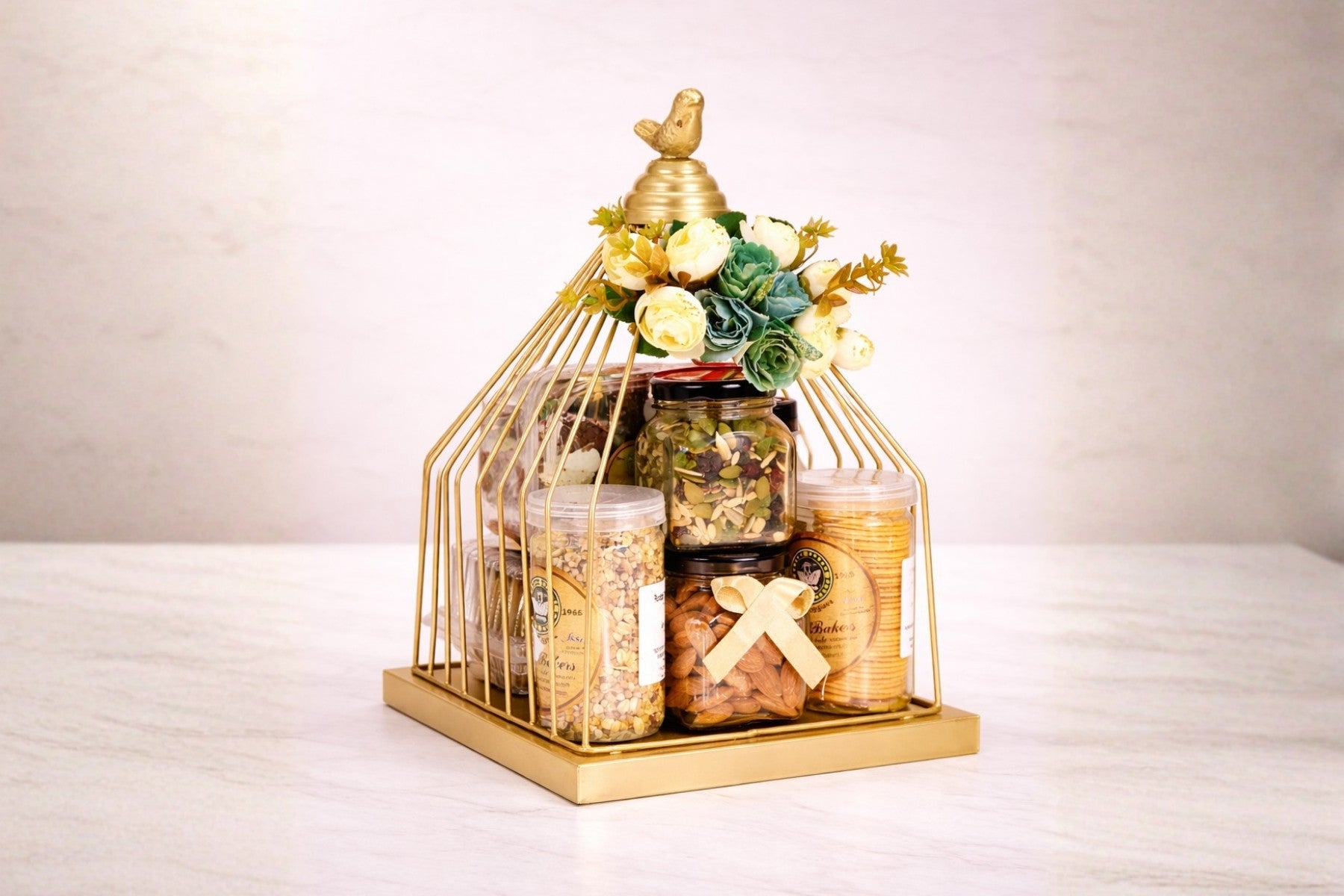 HUT HAMPER WITH BIRD