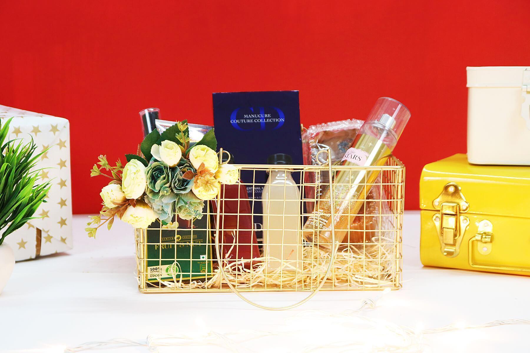 GIFT HAMPER BASKET