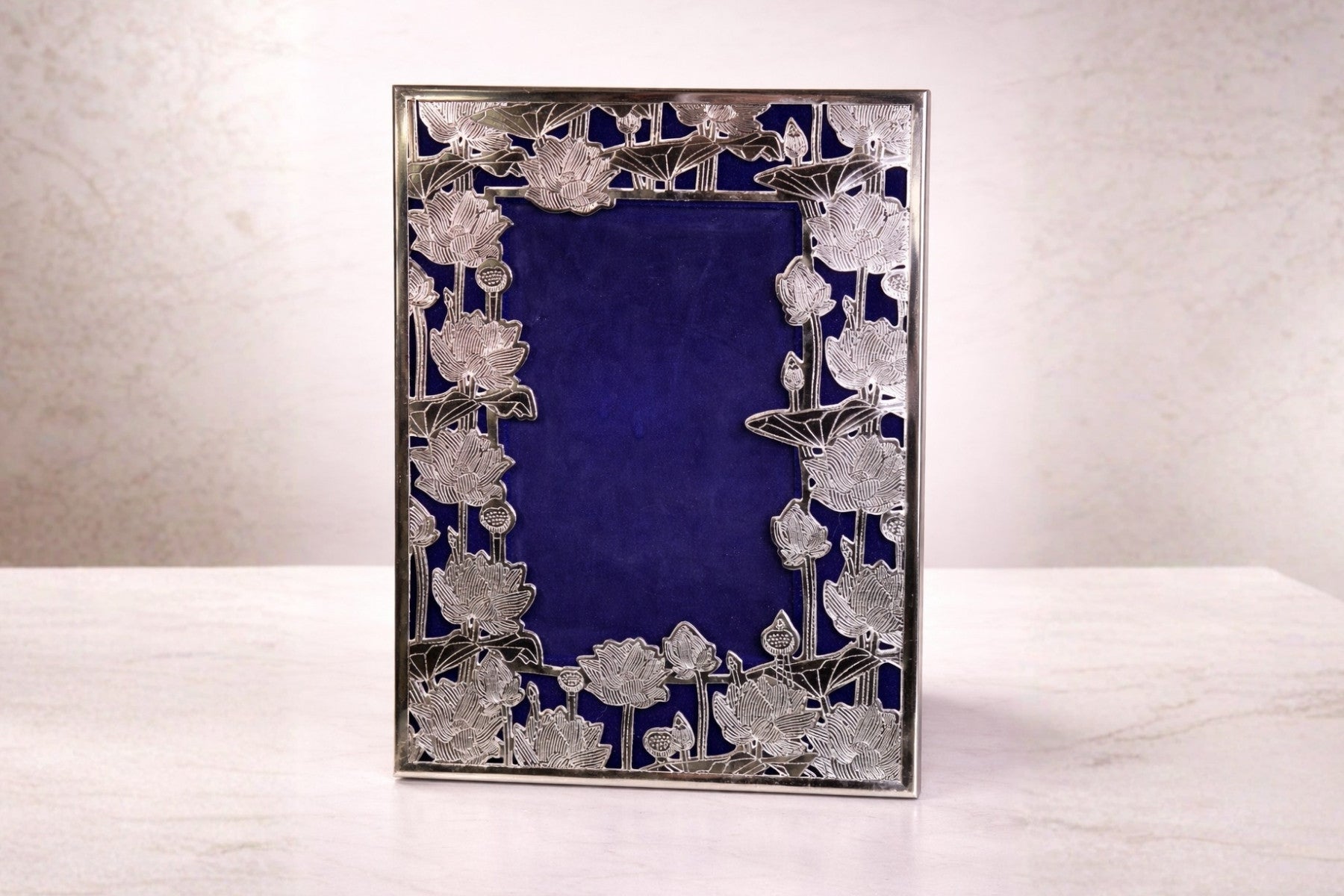 LOTUS DESIGN SILVER PHOTO FRAME FOR GIFTING AND HOME DÉCOR (LARGE)