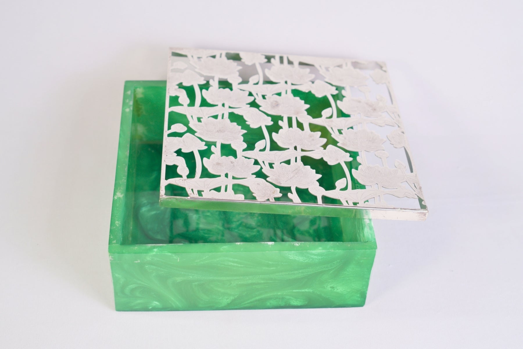 LUXURY GIFTING BOX (LOTUS DESIGN) FOR SWEETS, CHOCOLATES & JEWELRY