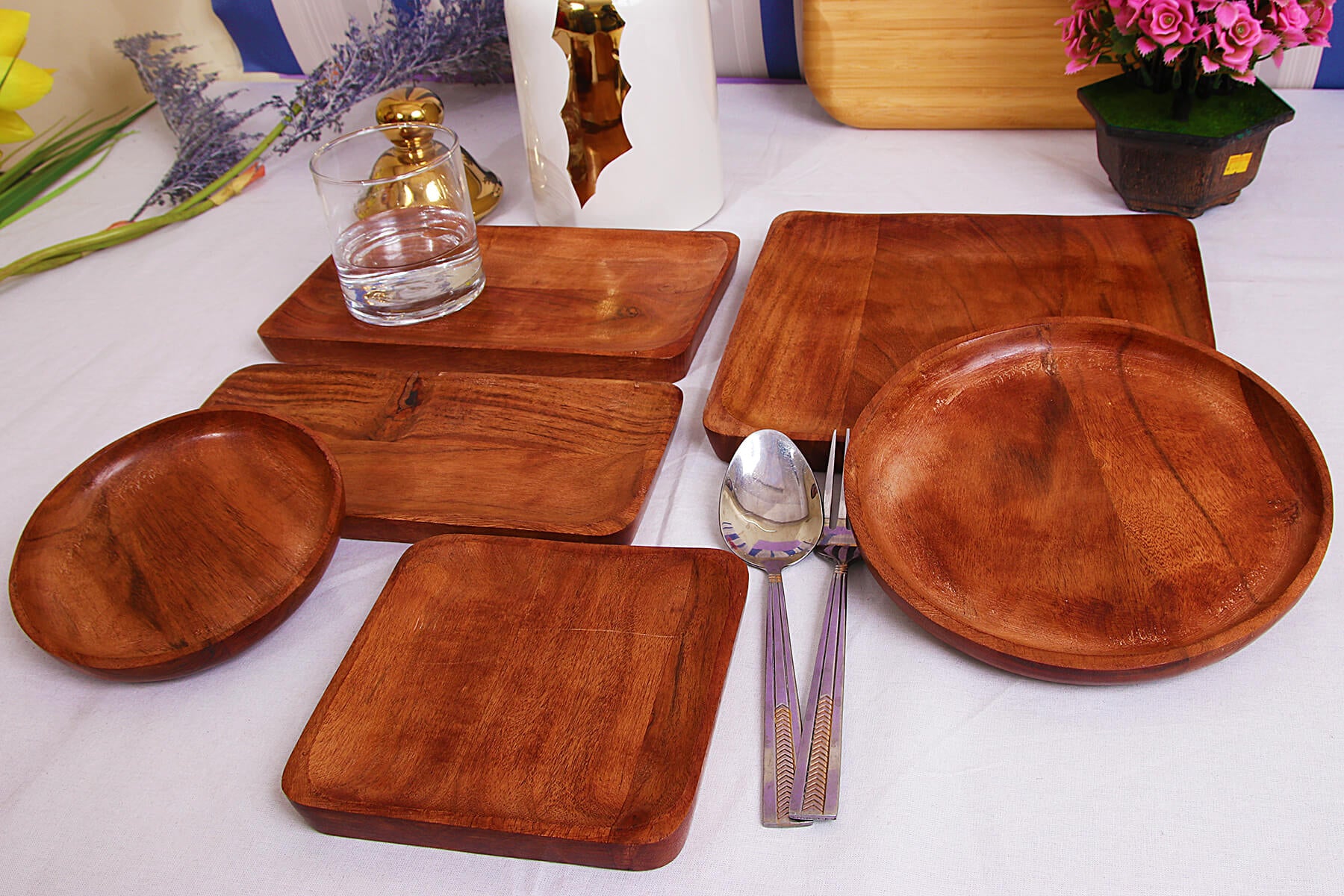 WOODEN ACACIA PLATTER SET OF 6