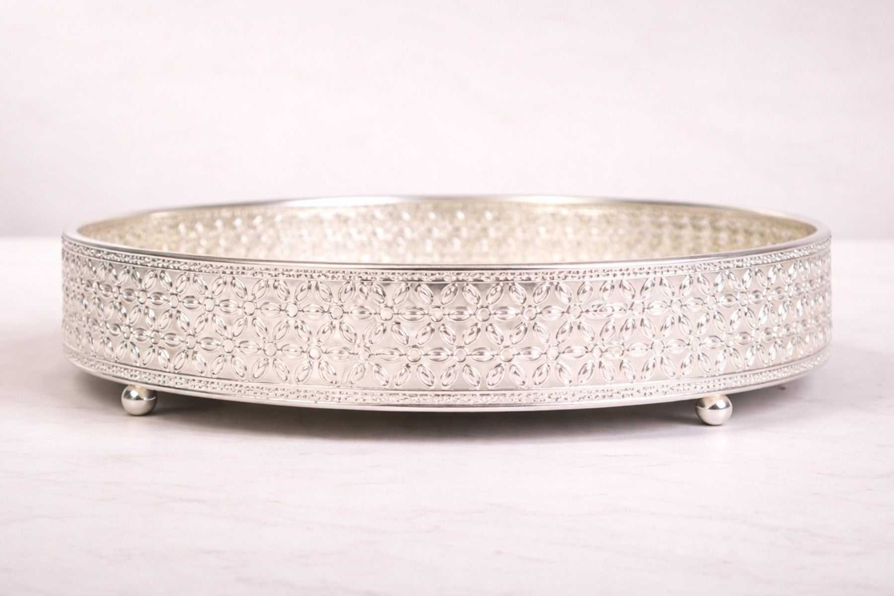 ROUND HAMPER/ACCENT TRAY WITH MIRROR & FLOWER BORDER FOR GIFTING, TROUSSEAU PACKING, DECOR (25cm diameter)