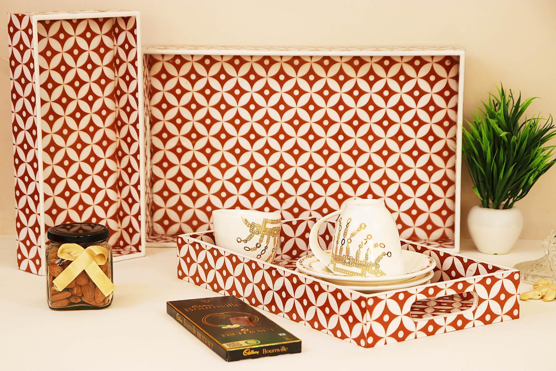 BROWN WOODEN SERVING TRAYS SET OF 3