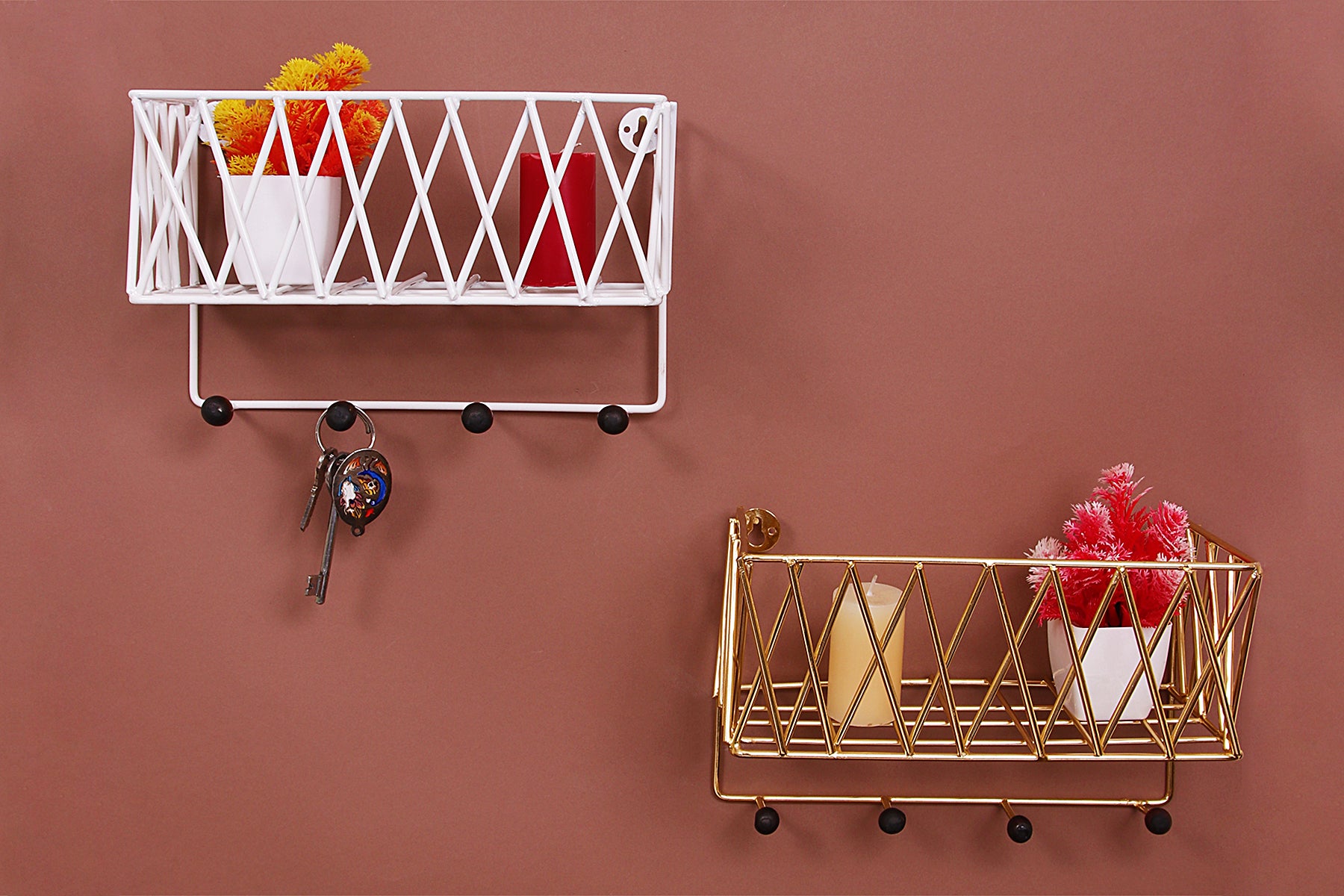 WHITE SHELF WITH WOOD KNOB