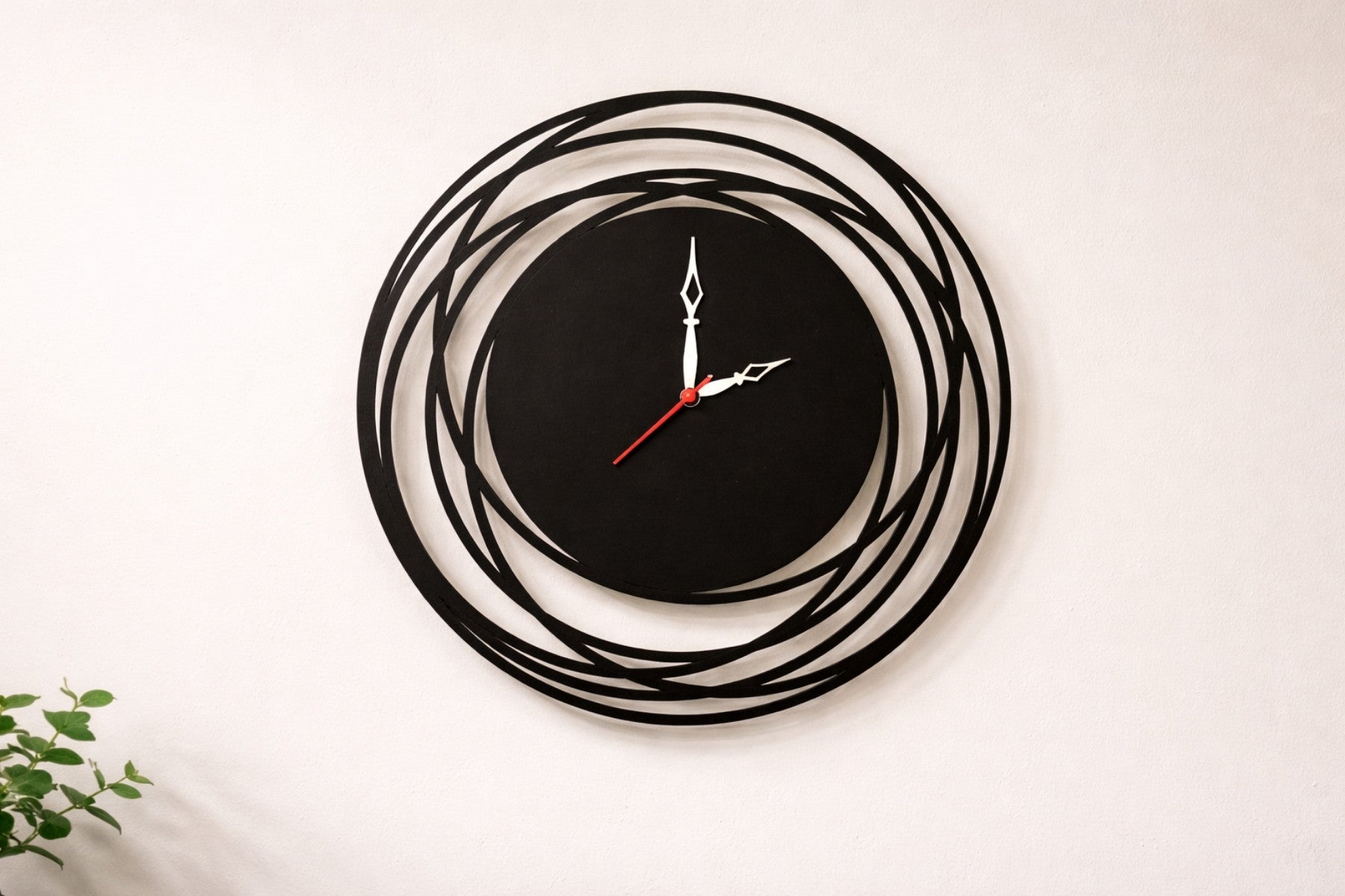 BLACK METAL MODERN SWIRL CLOCK